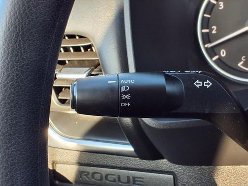 Used 2023 Nissan Rogue S image 18