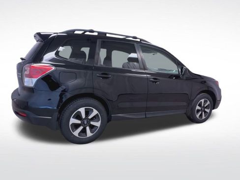 Used 2017 Subaru Forester 2.5i Premium w/ All-Weather Package image 8
