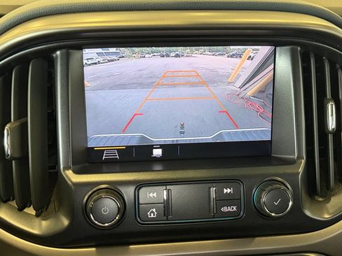 Used 2021 Chevrolet Colorado Z71 AWD/4WD image 23
