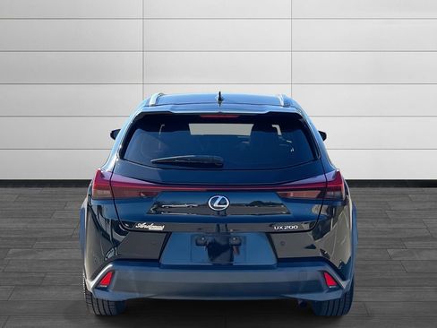 Used 2019 Lexus UX 200 image 4