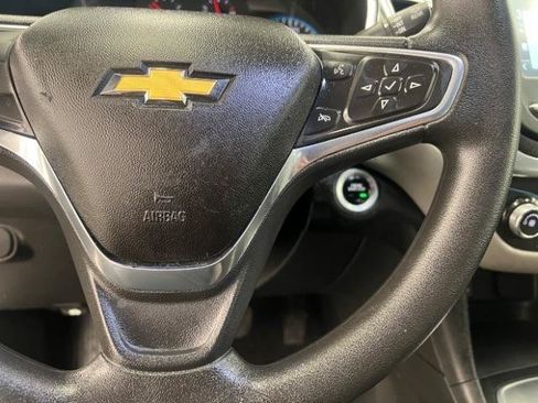 Used 2018 Chevrolet Equinox LT FWD image 12