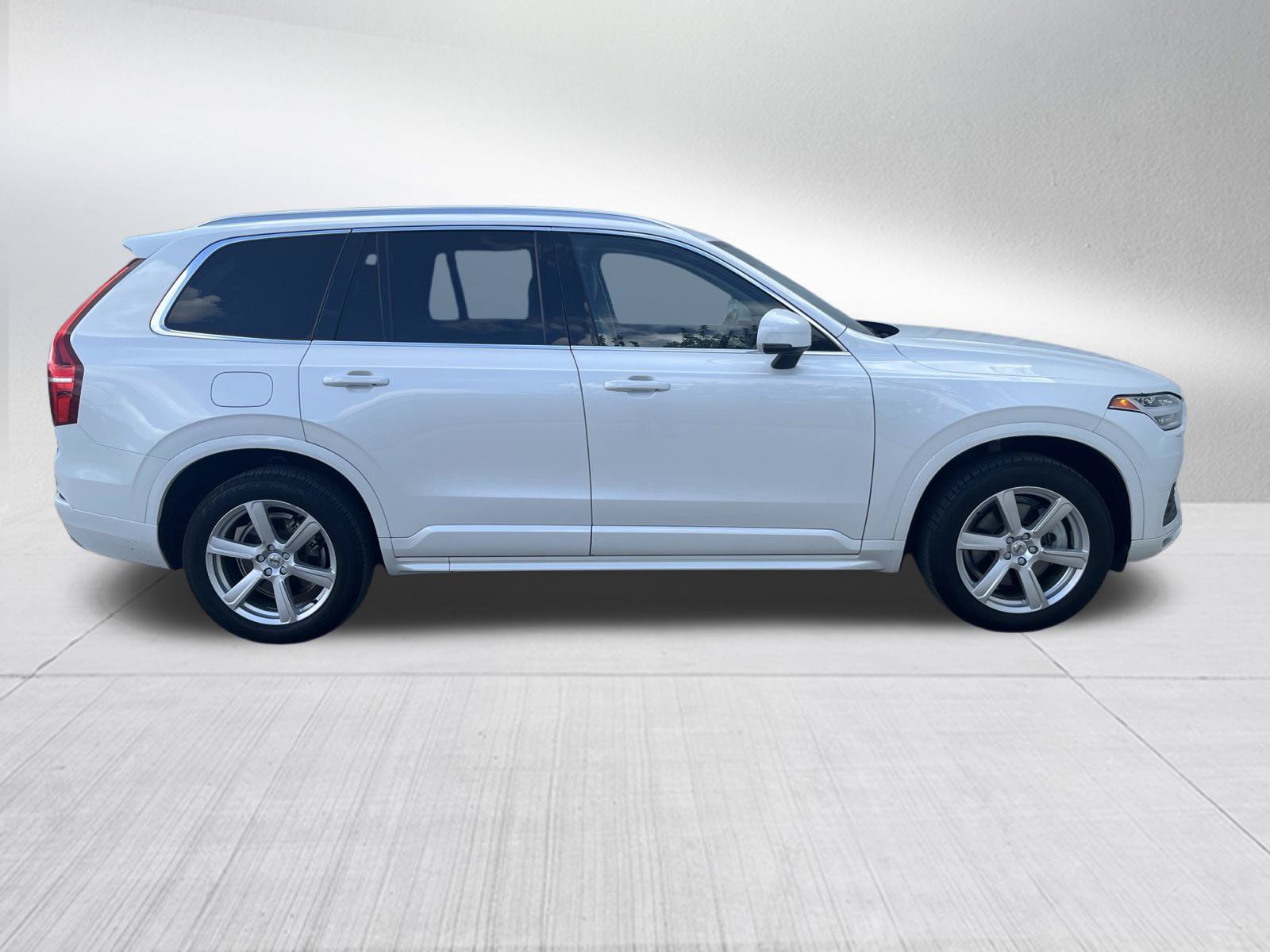 Used 2022 Volvo XC90 T5 Momentum AWD/4WD image 5