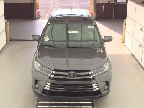 Used 2018 Toyota Highlander Limited image 61