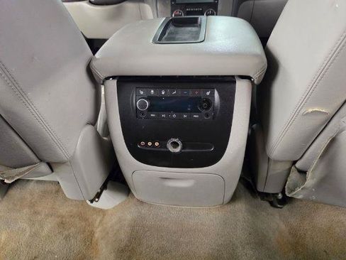 Used 2008 GMC Yukon XL SLT w/ SLT Preferred Equipment Group AWD/4WD image 37