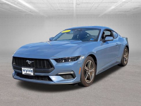 Used 2025 Ford Mustang Coupe RWD image 3
