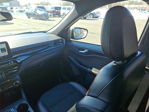 Certified 2025 Ford Escape ST-Line image 11