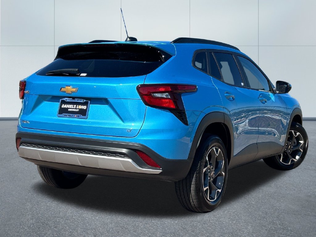 Used 2025 Chevrolet Trax LT w/ LT Convenience Package FWD image 2