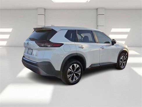 Used 2022 Nissan Rogue SV image 5