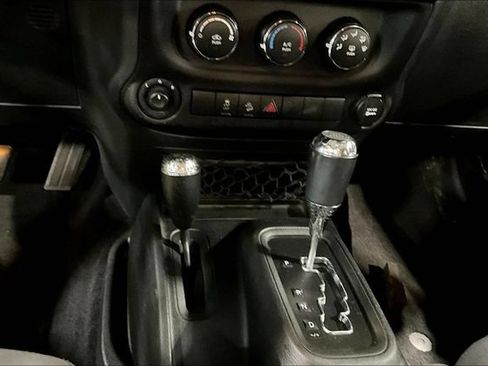 Used 2017 Jeep Wrangler Unlimited Sport w/ Quick Order Package 24S AWD/4WD image 15