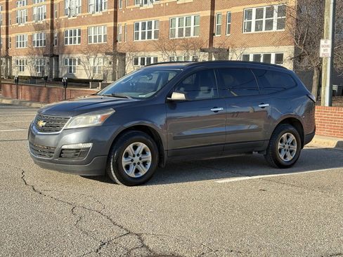 Used 2014 Chevrolet Traverse LS FWD image 1