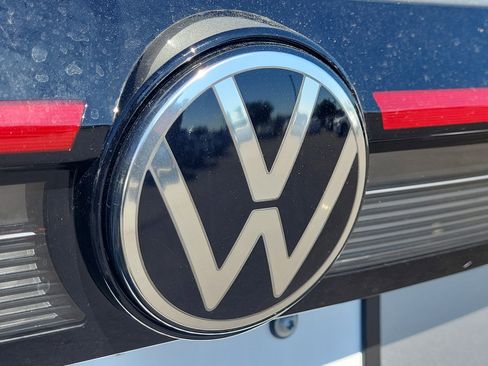 New 2025 Volkswagen Taos SE image 19