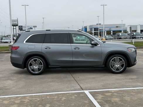 Used 2024 Mercedes-Benz GLS 450 4MATIC image 7