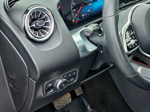 Certified 2023 Mercedes-Benz GLB 250 4MATIC image 17