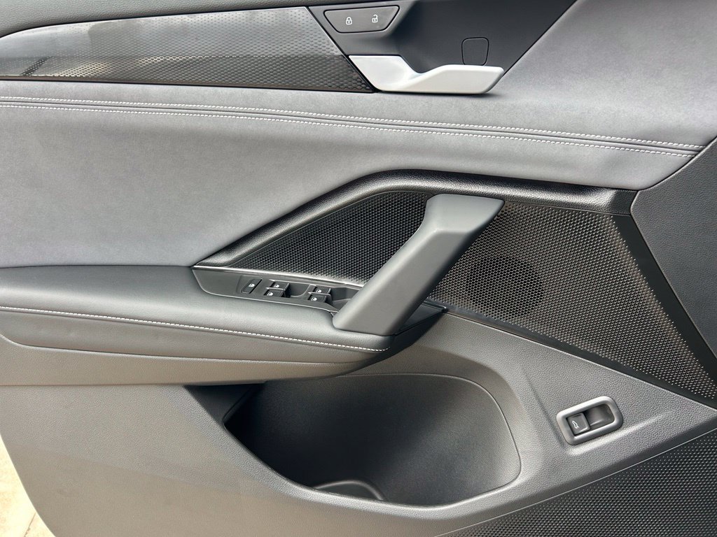 New 2026 Volkswagen Tiguan SE R-Line FWD image 18