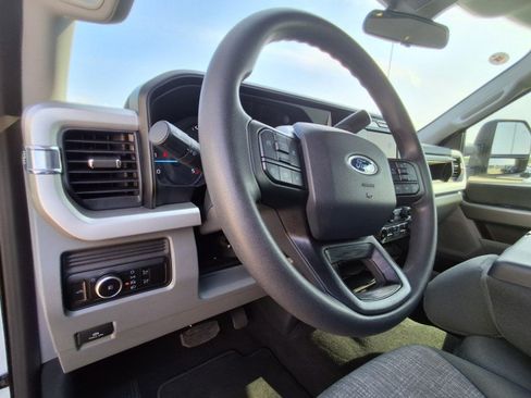 Used 2025 Ford F250 XLT w/ FX4 Off-Road Package AWD/4WD image 10