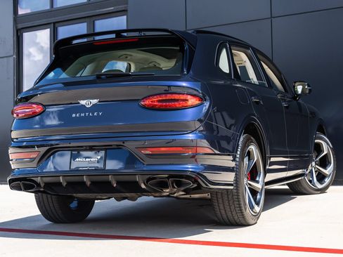 Used 2023 Bentley Bentayga AWD/4WD image 8