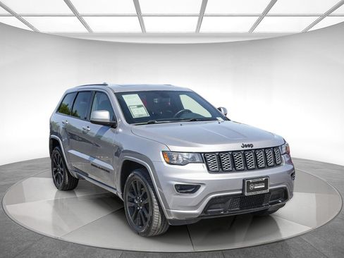 Used 2019 Jeep Grand Cherokee Altitude AWD/4WD image 5