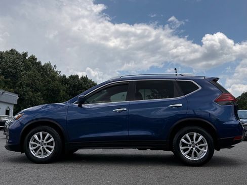 Used 2019 Nissan Rogue SV FWD image 2