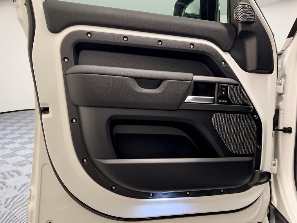Used 2023 Land Rover Defender 110 X-Dynamic SE AWD/4WD image 14
