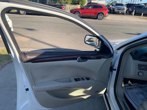 Used 2011 Buick Lucerne Super image 15