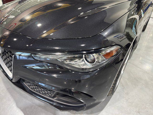 Used 2018 Alfa Romeo Giulia Quadrifoglio w/ Driver Assist Dynamic Package RWD image 28