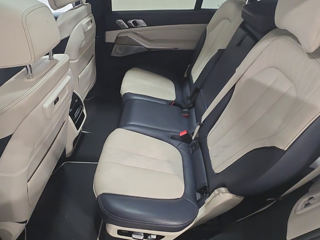 Used 2020 BMW X7 M50i w/ Dynamic Handling Package AWD/4WD image 23