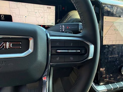 Used 2025 GMC Yukon Elevation AWD/4WD image 12