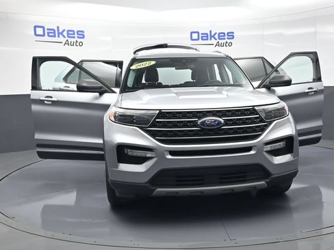 Used 2022 Ford Explorer XLT w/ Equipment Group 202A AWD/4WD image 57
