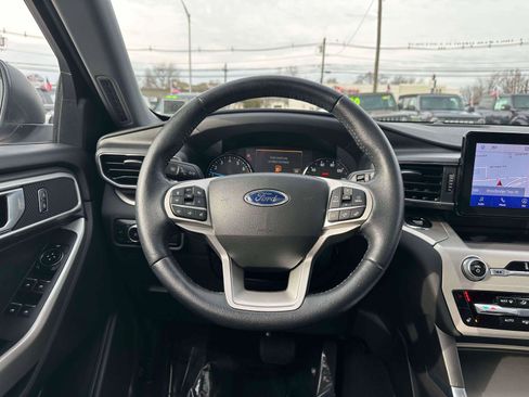 Used 2022 Ford Explorer XLT w/ Equipment Group 202A image 13