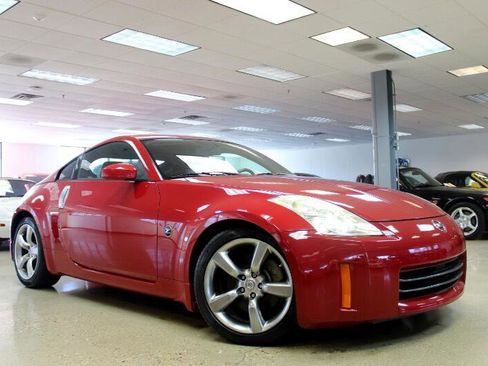 Used 2006 Nissan 350Z Base w/ (N93) Cargo Convenience Pkg image 1