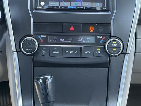 Used 2015 Toyota Camry XLE w/ Convenience Package FWD image 13