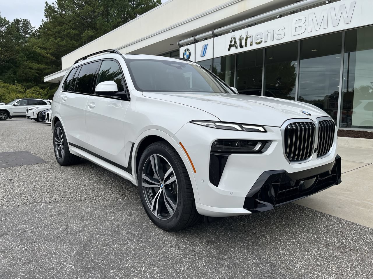 Used 2027 BMW X7 xDrive40i w/ M Sport Package AWD/4WD image 2