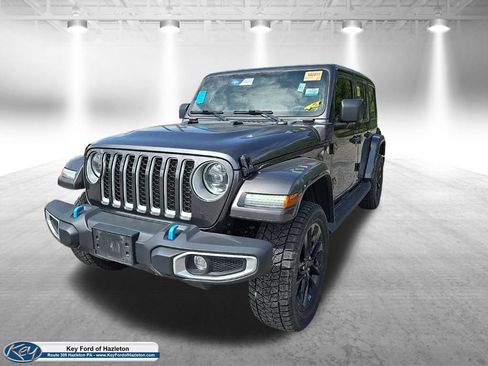 Used 2023 Jeep Wrangler Unlimited Sahara w/ Cold Weather Group AWD/4WD image 3