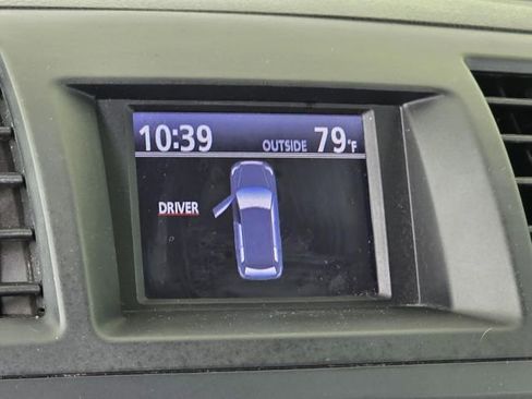 Used 2012 Toyota Highlander SE w/ Tow Pkg FWD image 18