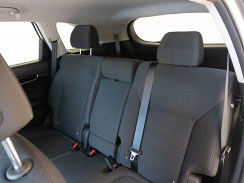 Used 2020 Kia Sorento LX FWD image 18