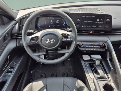 New 2026 Hyundai Elantra SEL Sport FWD image 11