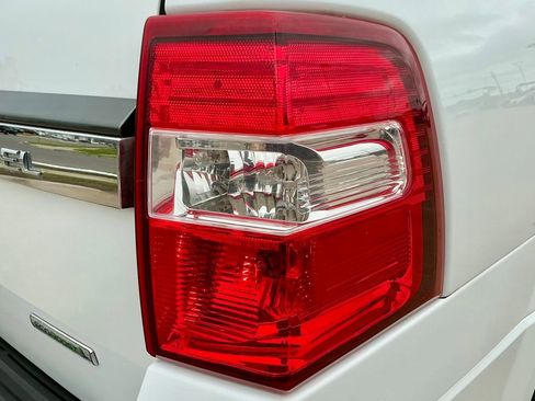 Used 2017 Ford Expedition EL XLT w/ Equipment Group 201A AWD/4WD image 16