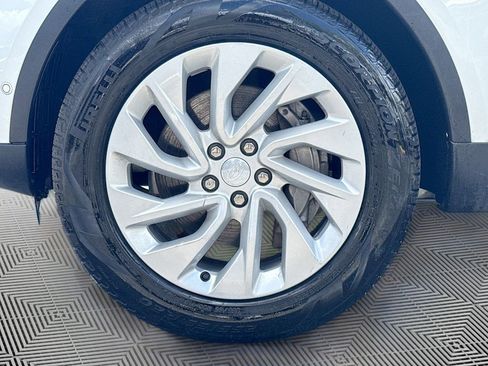 Used 2025 Land Rover Discovery S image 34