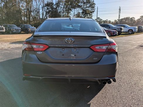 Used 2019 Toyota Camry SE image 5