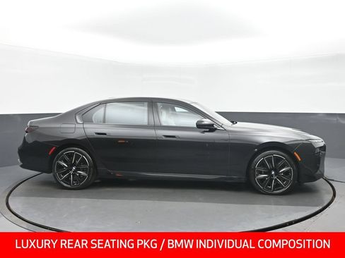Used 2023 BMW 760i xDrive w/ Luxury Rear Seating Package AWD/4WD image 2