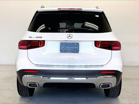 Used 2026 Mercedes-Benz GLB 250 image 4