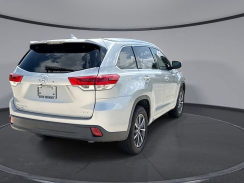 Used 2017 Toyota Highlander XLE FWD image 11