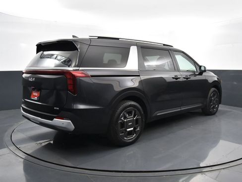 Used 2025 Kia Carnival EX image 29