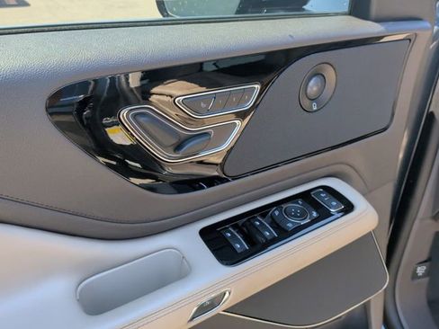 Used 2023 Lincoln Aviator Reserve w/ Equipment Group 201A AWD/4WD image 13