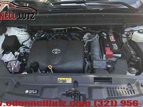 Used 2022 Toyota Highlander XLE FWD image 34