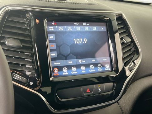 Used 2022 Jeep Cherokee Limited image 14