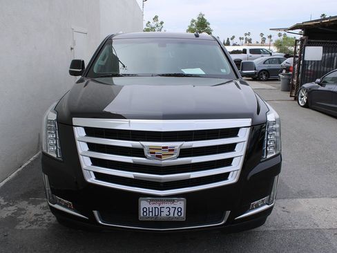 Used 2019 Cadillac Escalade ESV 2WD image 2