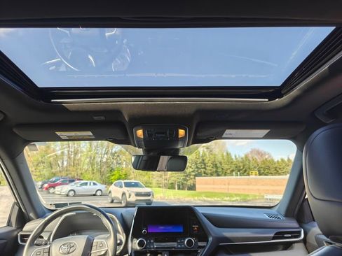 Used 2023 Toyota Highlander XSE AWD/4WD image 22
