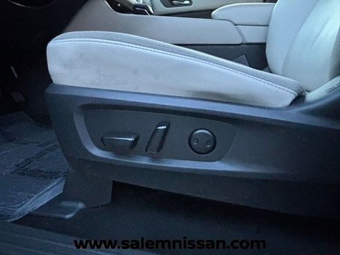 Used 2023 Nissan Pathfinder SL w/ Lighting Package (N92) image 11