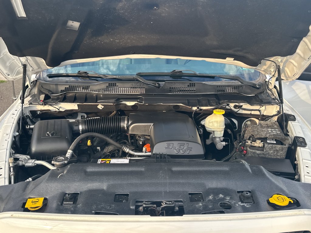 Used 2017 RAM 1500 Express AWD/4WD image 10